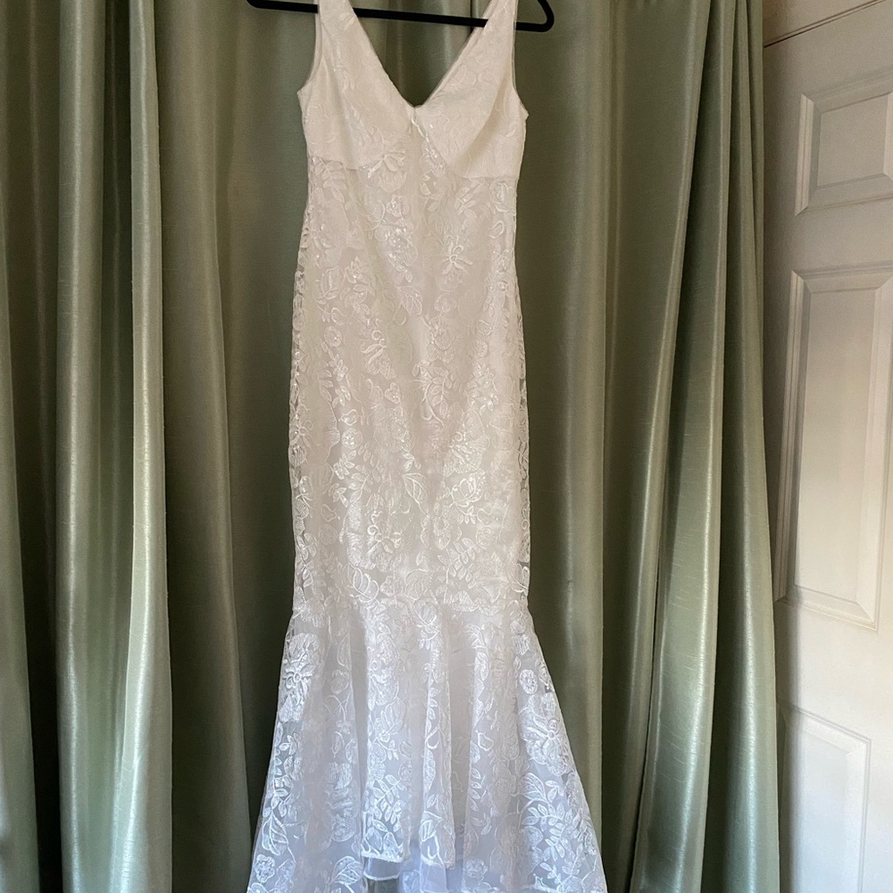 Calvin Klein Ivory Lace Wedding Dress